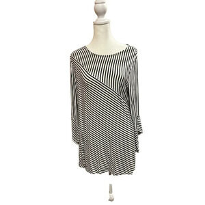 Chico's Women's Long Sleeve Black And White Striped Blouse Size 1‎ (M)